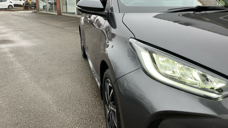 Toyota Yaris 1.5 Hybrid Design 5dr CVT Hybrid Hatchback